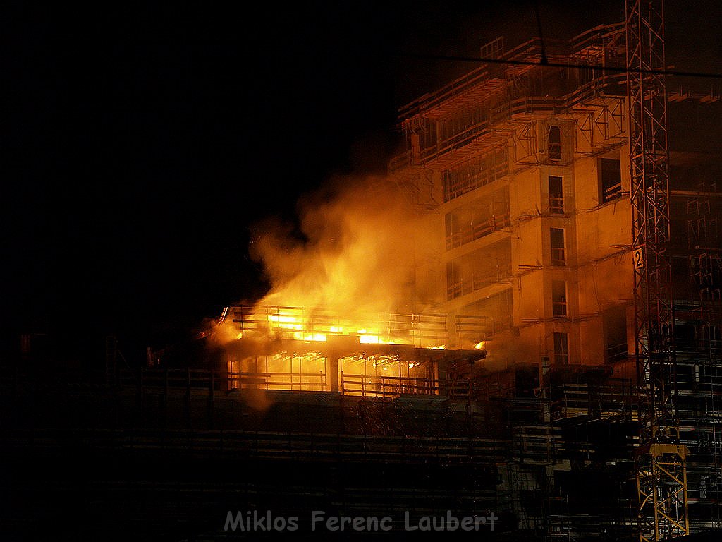 Feuer Baustelle 3ten Kranhauses Koeln Rheinauhafen P453.JPG